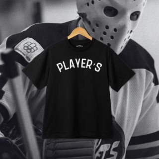 Vracíme na shop černý hokejový tričko s oldschool brankářskou maskou 🥶 Starý hokejový masky jsou obrovským fenoménem –...